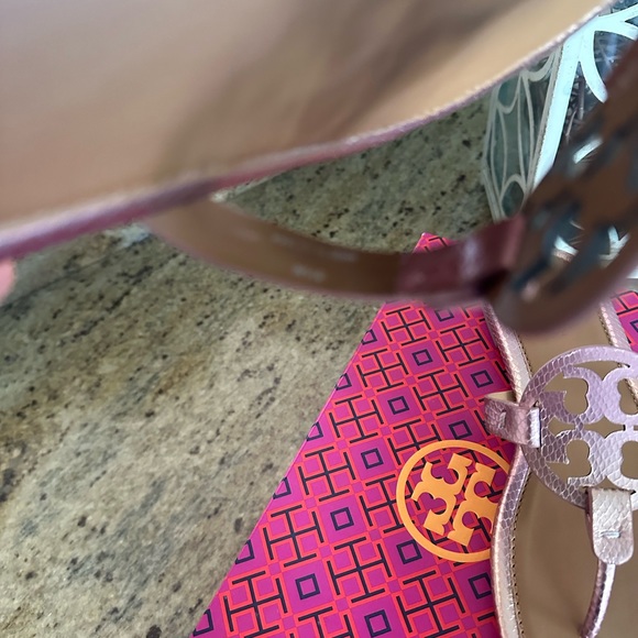 New Tory Burch METALLIC EMBOSSED SNAKE
LEATHER - Picture 7 of 7